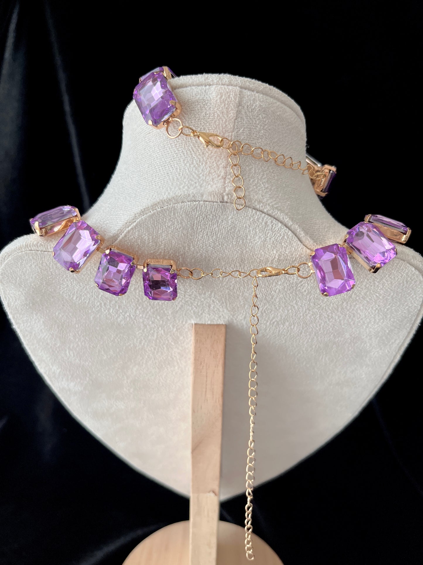Ensemble de cristaux violets épais