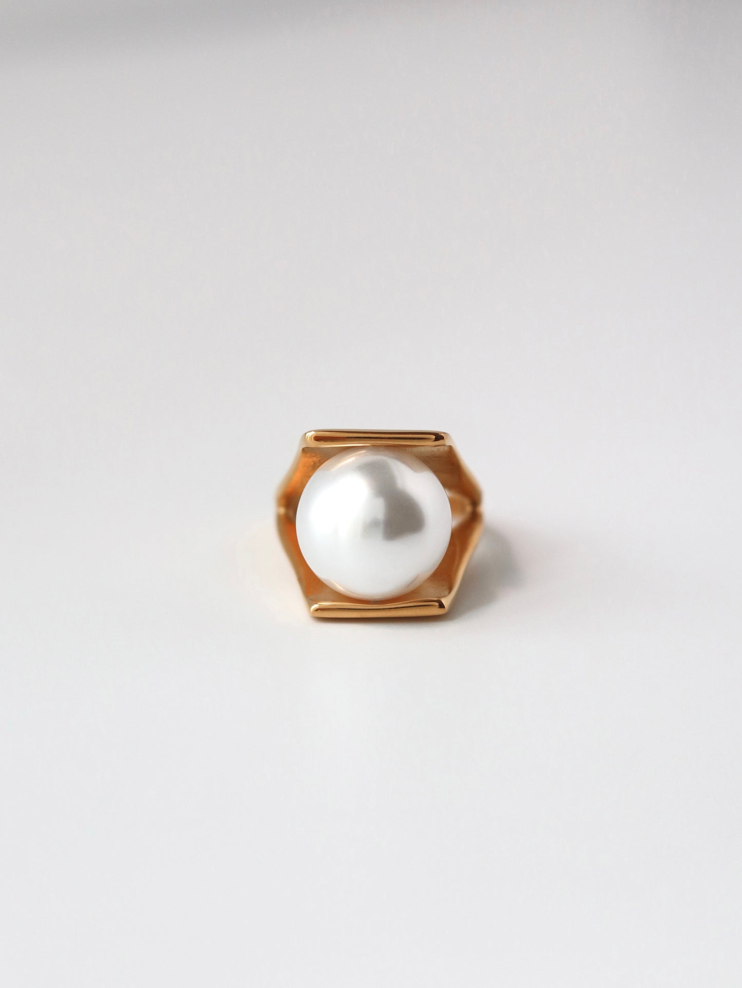 Giant Pearl Golden Ring
