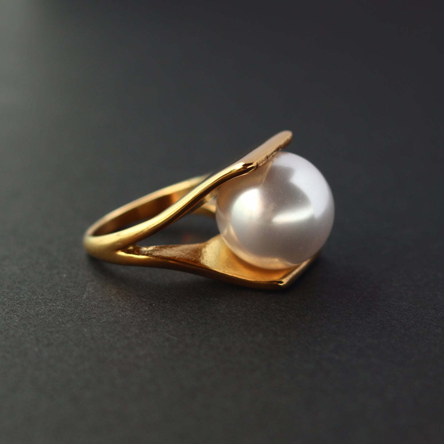 Giant Pearl Golden Ring