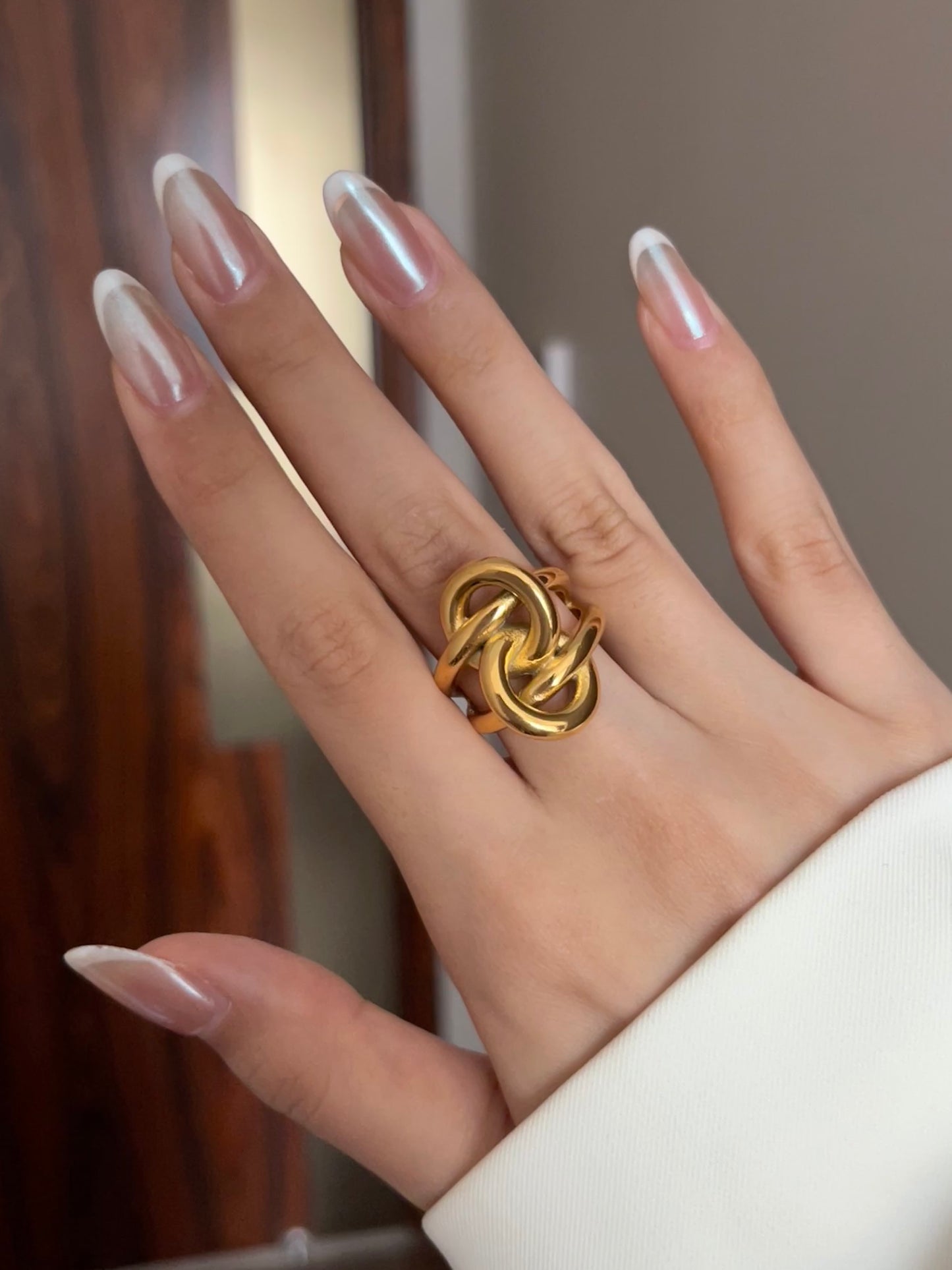 Golden Knots