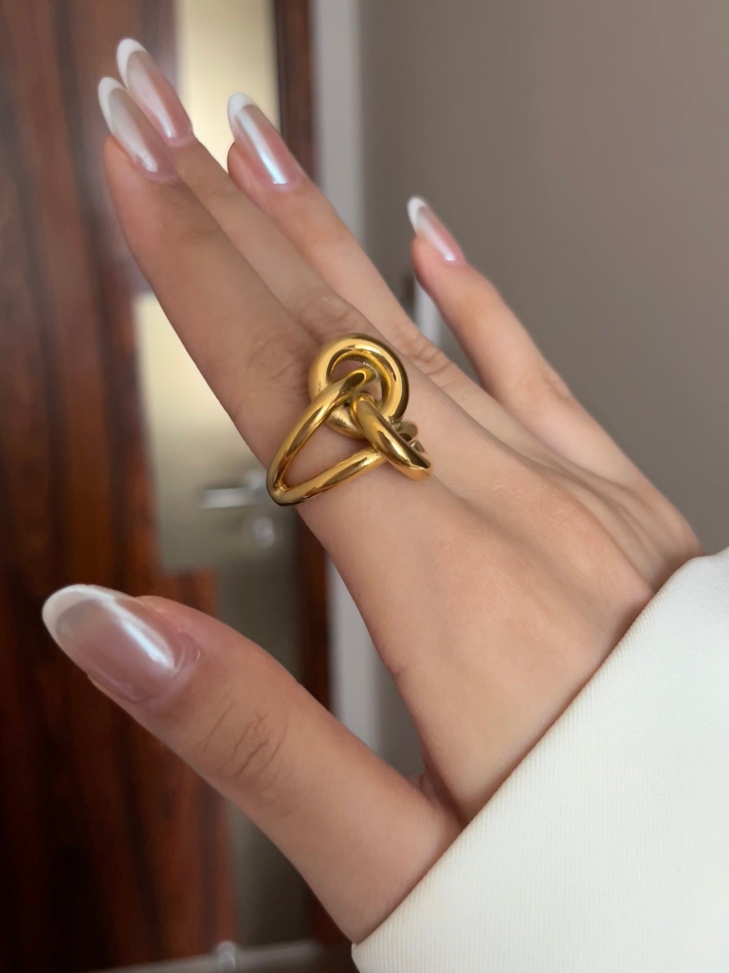 Golden Knots
