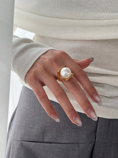 Giant Pearl Golden Ring