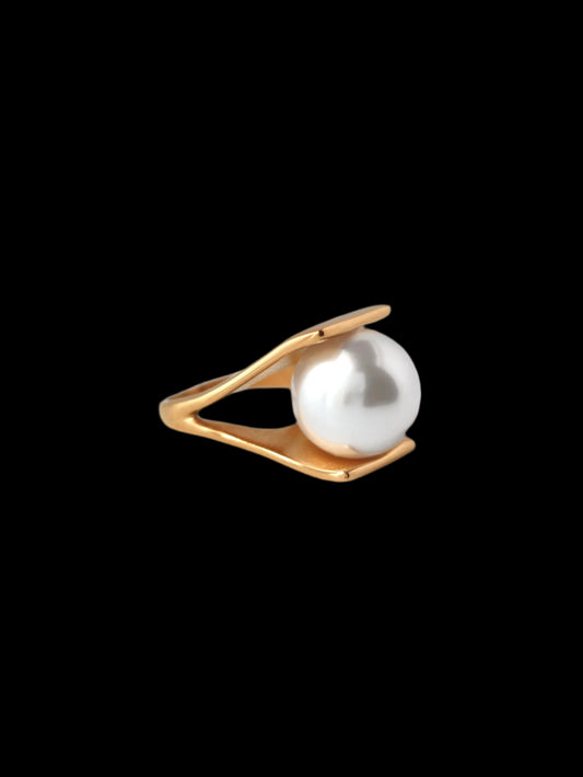 Giant Pearl Golden Ring