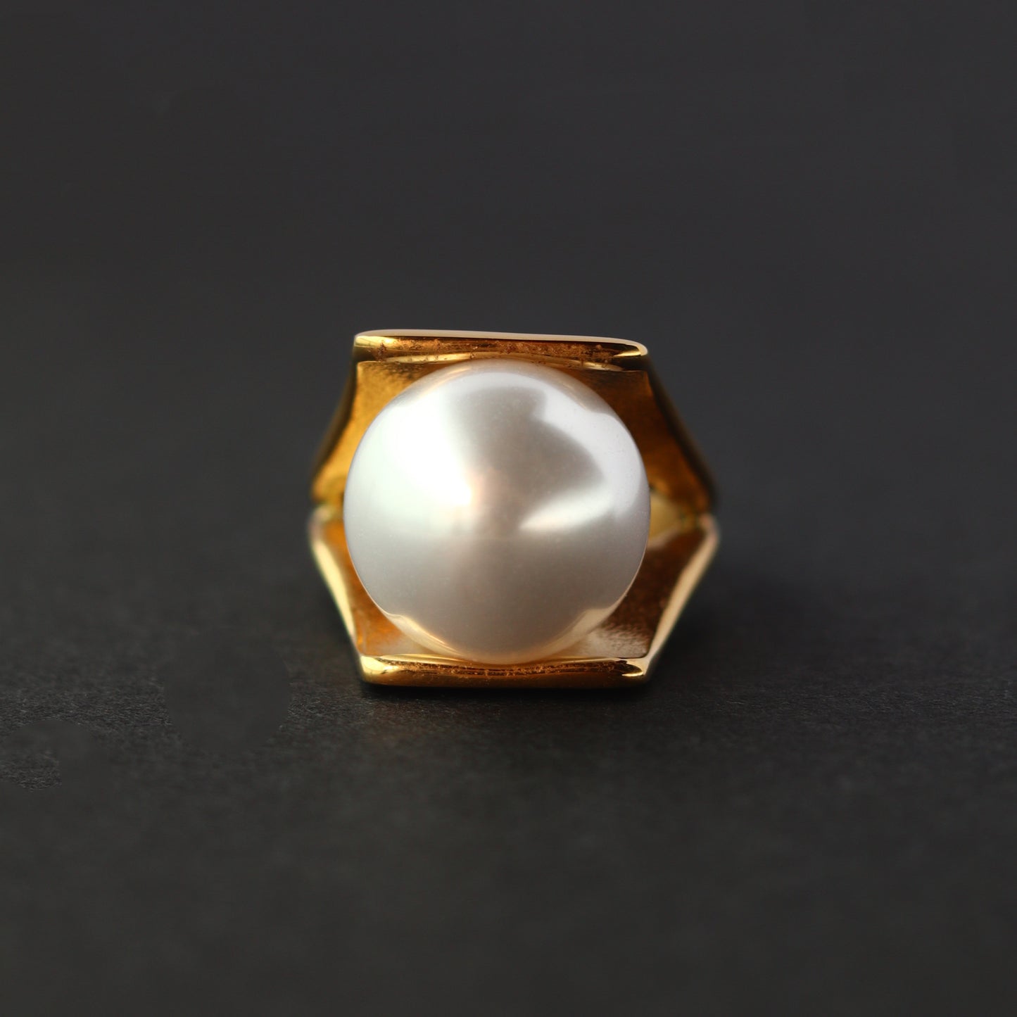 Giant Pearl Golden Ring