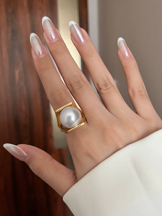 Giant Pearl Golden Ring